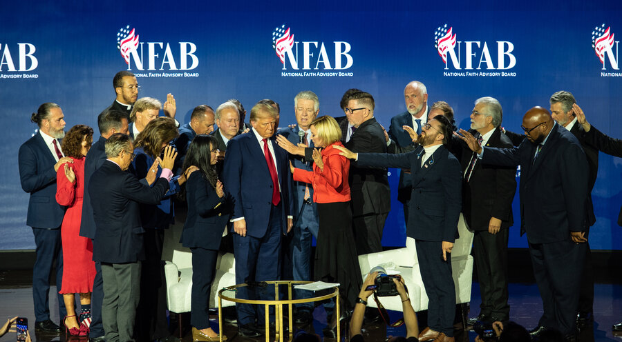 US-Präsident Donald Trump setzt auf religiöse Zeichen wie Gebet. Foto: picture alliance / CNP/AdMedia | CNP/AdMedia