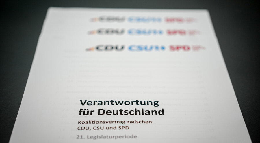 Der Koalitionsvertrag von CDU, CSU und SPD. Foto: picture alliance/dpa Kay Nietfeld
