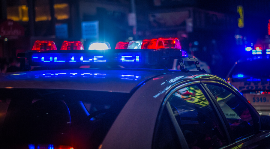 Caleb Flynn rief gegen 2.30 Uhr den Notruf und gab an, ein Einbrecher habe seine Frau erschossen. Symbolfoto: unsplash.com