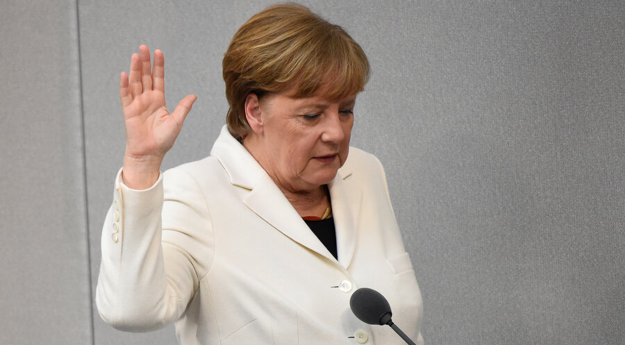 Angela Merkel (CDU) legt 2018 ihren Amtseid als Bundeskanzlerin ab und verwendet die Worte „So wahr mir Gott helfe“. Foto: picture alliance / Gregor Fischer/dpa 