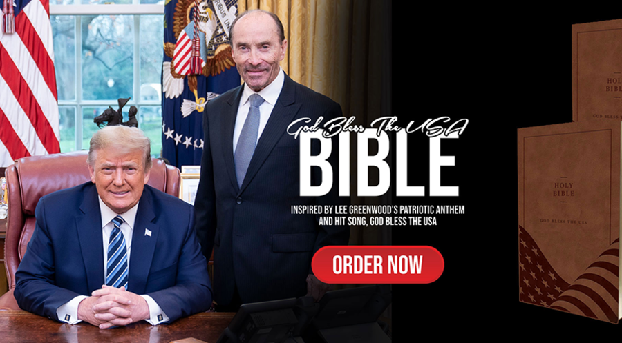 Donald Trump in einem Werbespot für „seine" Bibel mit dem Countrysänger Lee Greenwood.