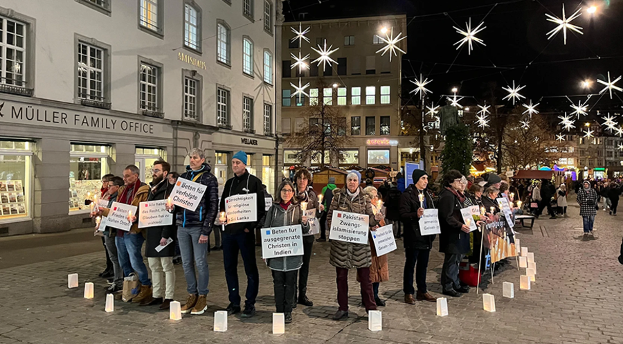 Die Aufmerksamkeit für religiös Verfolgte schärfen: Mahnwache in St. Gallen / Foto: csi-schweiz.ch