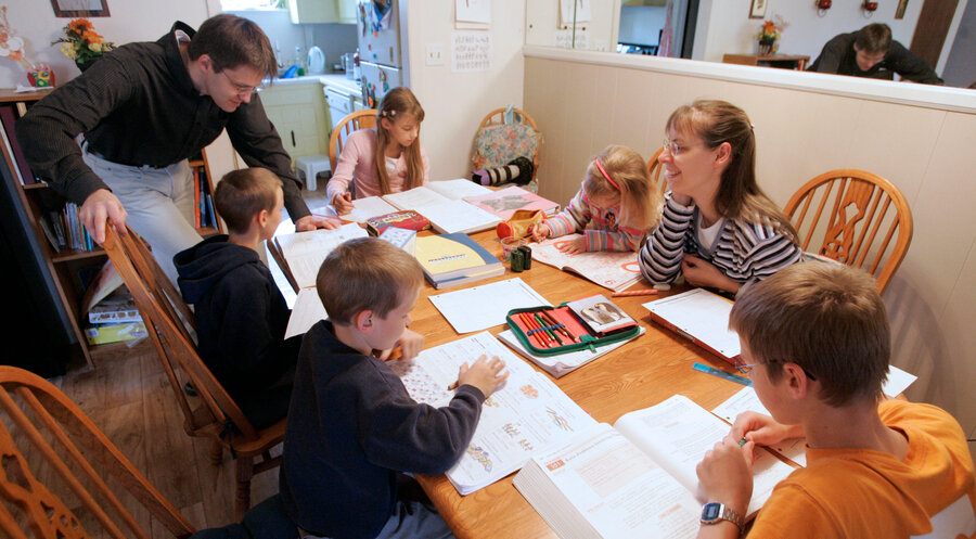 Die Familie Romeike im Jahr 2013 beim Heimunterricht. Foto: Picture Alliance/AP Photo | Wade Payne