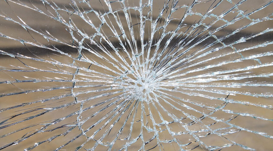 Bei der Kirche aus dem 16. Jahrhundert waren bereits Anfang August Fenster durch Steinwürfe beschädigt worden. Symbolfoto: pixabay.com
