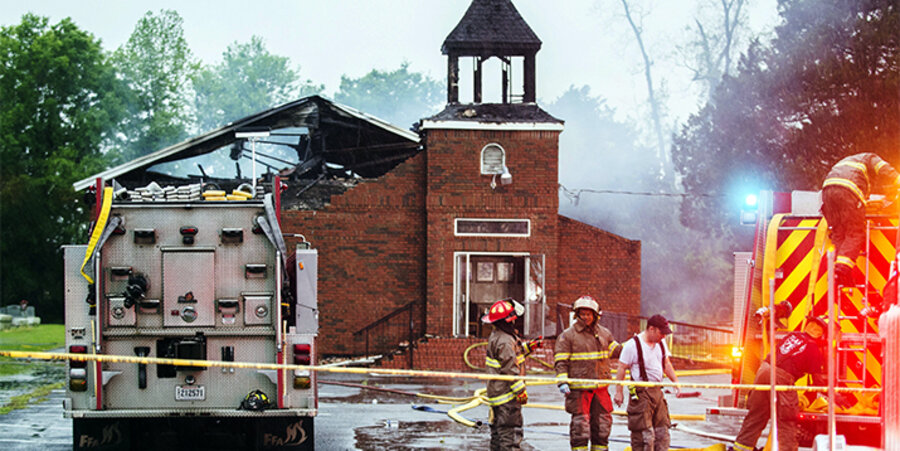 Auch die St. Mary Baptist Church in der Stadt Port Barre stand in Flammen. Foto: picture-alliance/AP Photo