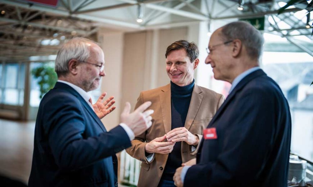 TV-Journalist und Buchautor Markus Spieker (Mitte) sprach über die aktuelle Entwicklungen in Deutschland. Foto: IDEA/Matthias Schmitt