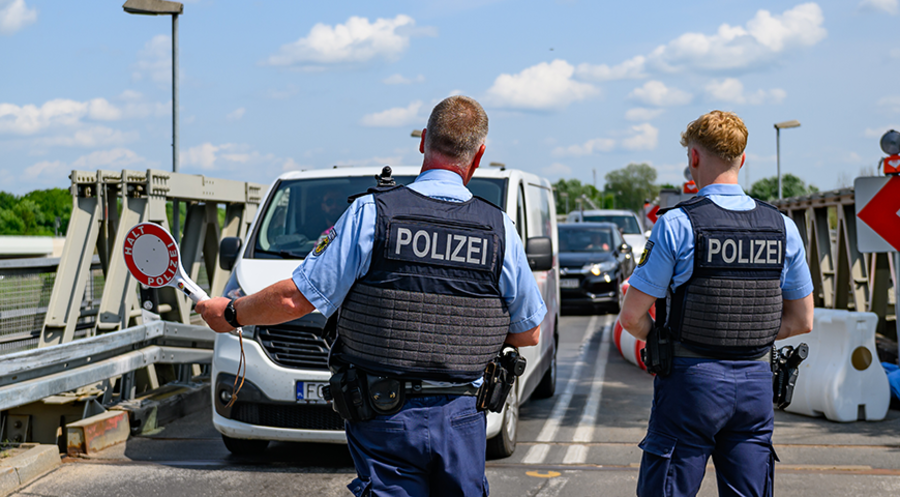 Immer wieder werden Grenzkontrollen durchgeführt und Asylsuchende infolgedessen zurückgewiesen. Foto: picture alliance/dpa/Patrick Pleul