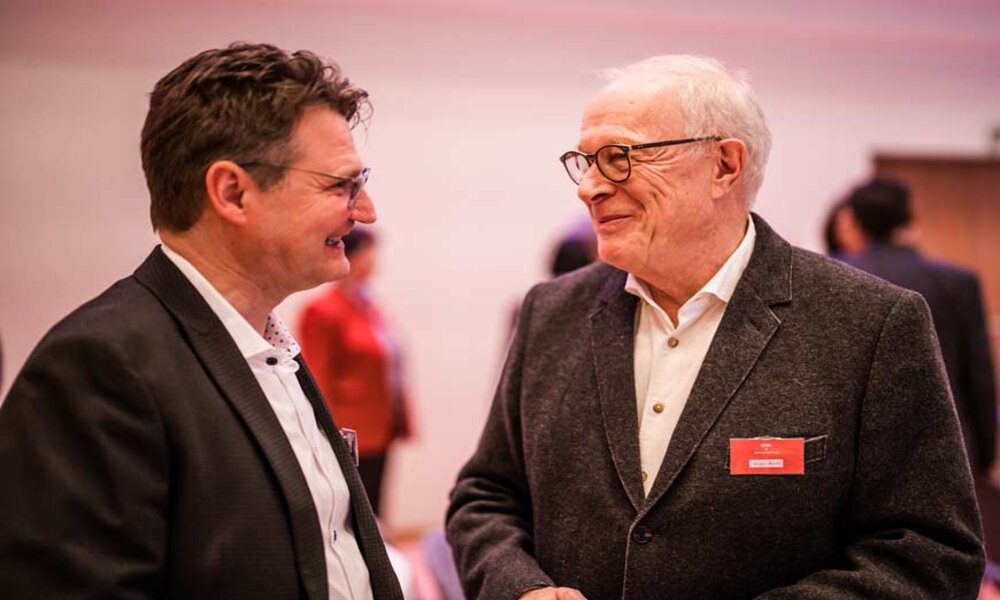 Im Gespräch: Christoph Irion und Jürgen Werth. Foto: IDEA/Matthias Schmitt