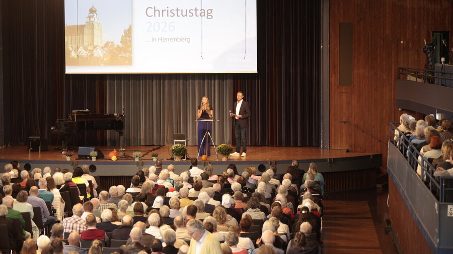 Auch in diesem Jahr fand der Christustag parallel an verschiedenen Orten statt. Dazu gehörte auch die Stadthalle von Herrenberg. 