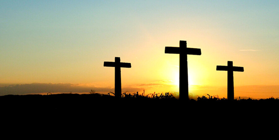 Drei Kreuze im Sonnenuntergang. Symbolbild: pixabay.com