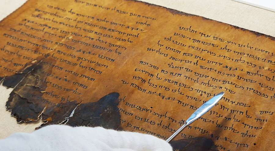 Fragment einer Schriftrolle der Psalmen. Foto: Yoli Schwarz / Israel Antiquities Authority