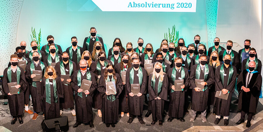 Bei der Feier wurden 51 Absolventen der evangelikalen Ausbildungsstätte verabschiedet (einige nicht anwesend). Foto: Marcel Derksen