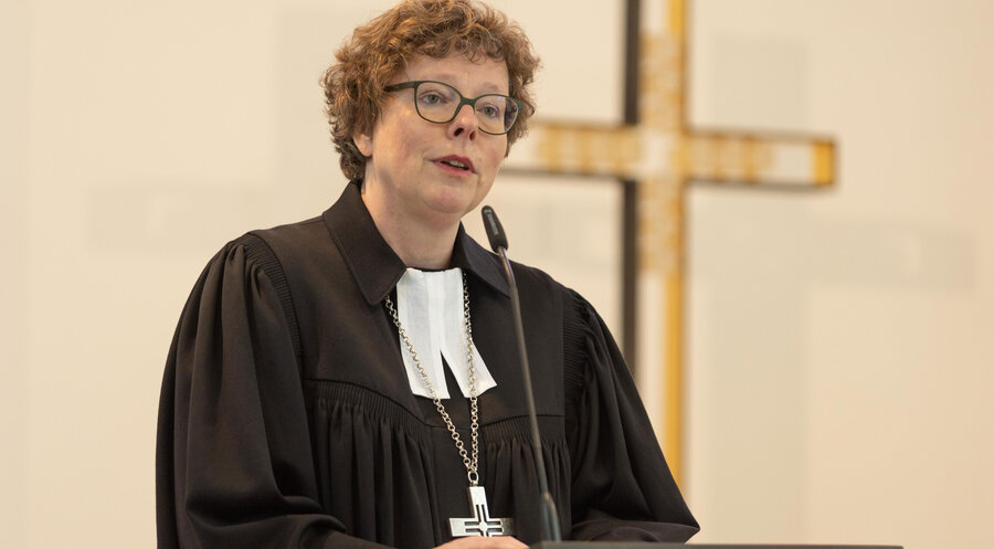 Bischöfin Beate Hofmann beim Eröffnungsgottesdienst in der Brunnenkirche. Foto: medio.tv/schauderna