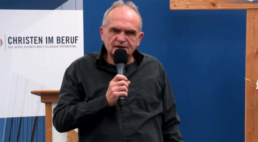 Der Gründer der Freikirche „Die Taube“, Pastor Pierrot Fey, bei der Neujahrstagung der Vereinigung „Christen im Beruf“. Screenshot: YouTube/Christen im Beruf e.V.