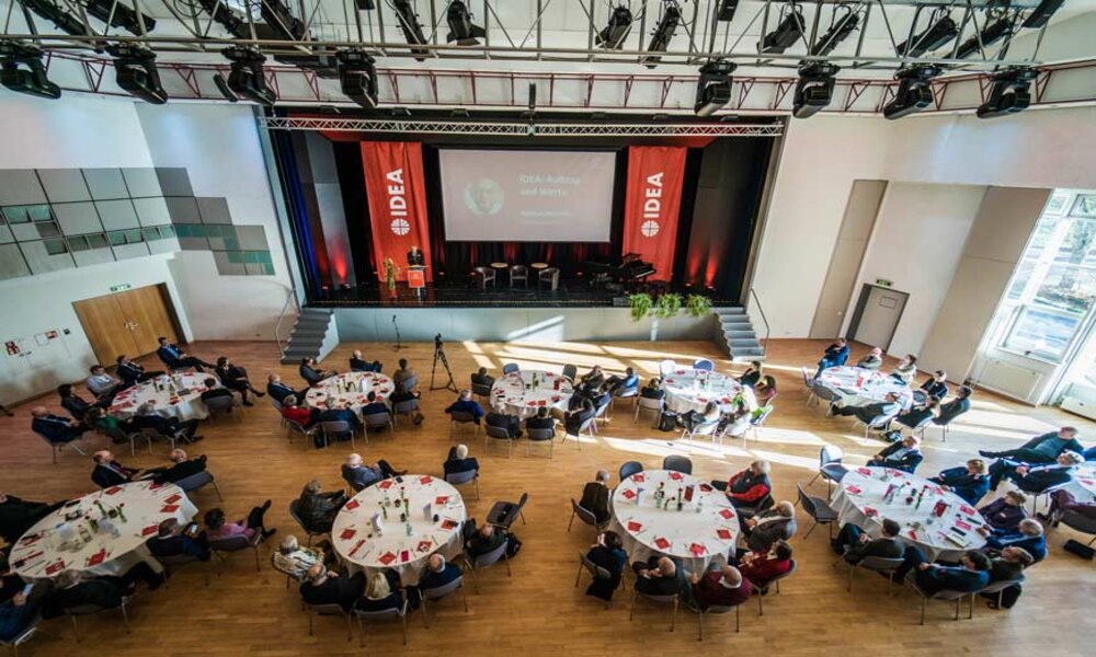Zum ersten IDEA-Jahresempfang kamen rund zweihundert Gäste aus ganz Deutschland. Foto: IDEA/Matthias Schmitt