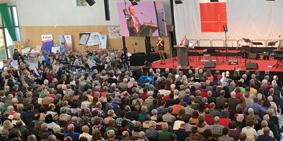 Der frühere Präses des Evangelischen Gnadauer Gemeinschaftsverbandes (Vereinigung Landeskirchlicher Gemeinschaften), Christoph Morgner, spricht auf dem Sächsischen Gemeindebibeltag in Glauchau. Foto: idea/Schubert