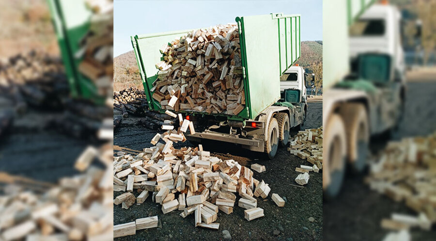 Das Hoffnungswerk über 400 Kubikmeter Brennholz aus dem Sauerland ins Katastrophengebiet transportiert. Foto: Hoffnungswerk