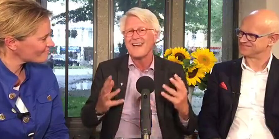 Der EKD-Ratsvorsitzende, Landesbischof Heinrich Bedford-Strohm (Mitte), stellt sich in einem Live-Gespräch auf Facebook den Fragen der Nutzer. 