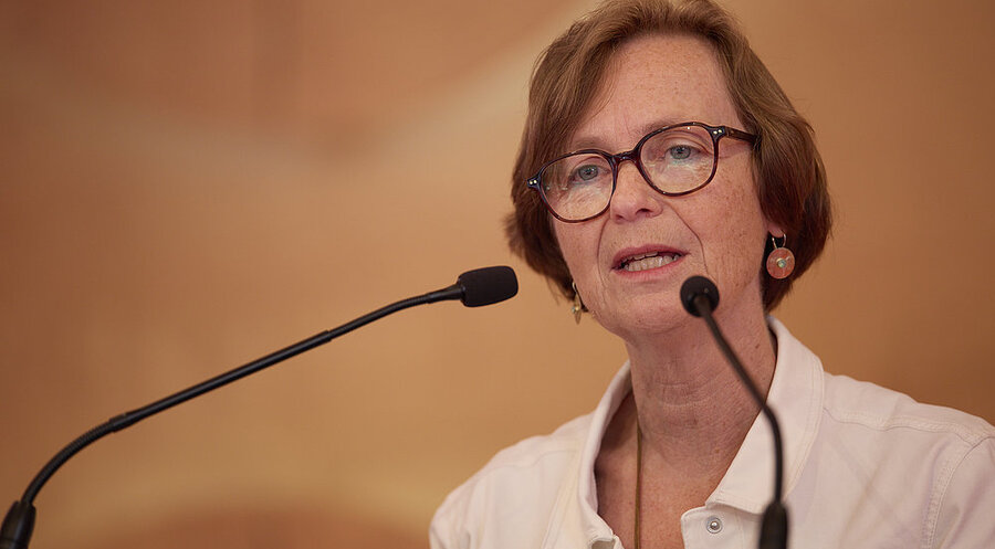 Oberkirchenrätin Kathrin Nothacker stellte die voraussichtlichen Entwicklungen zum Pfarrdienst vor. Foto: Gottfried Stoppel