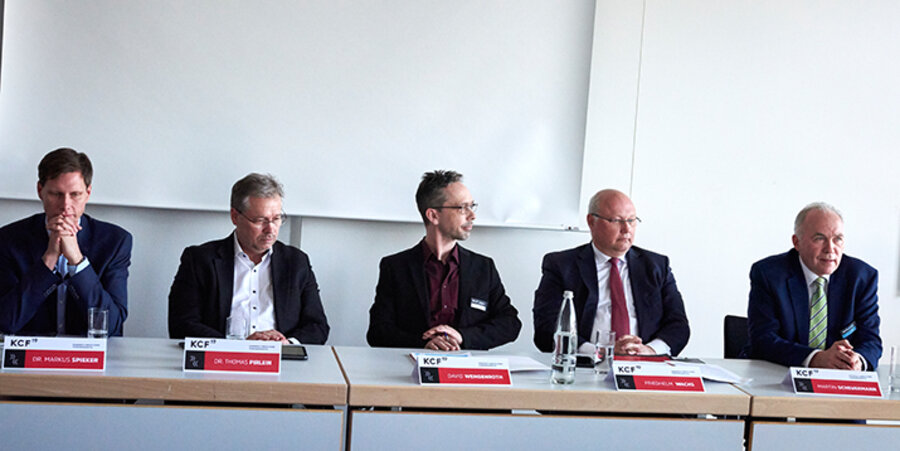 Der Vorsitzende des Kongresses Christlicher Führungskräfte, Martin Scheuermann (rechts). Foto: idea/Wolfgang Köbke