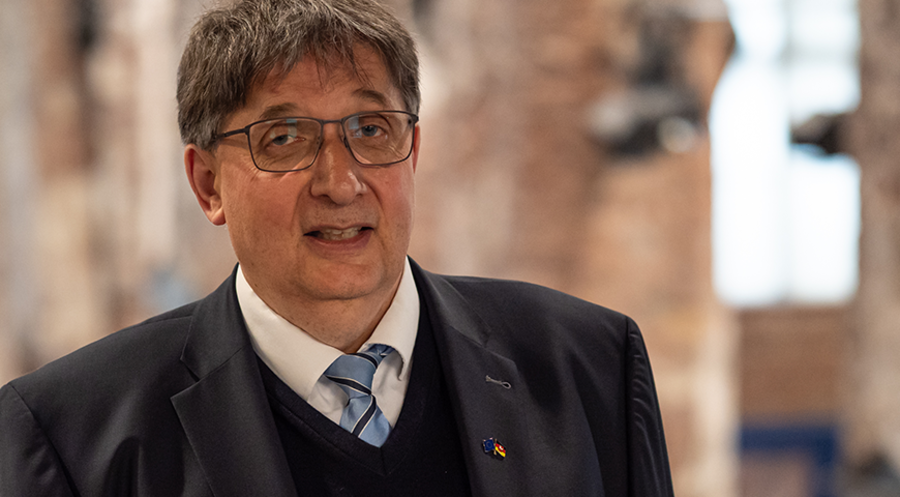 Rechtsanwalt Harm Adam wurde mit großer Mehrheit zum neuen Synodenpräses gewählt. Foto: Ulf Preuß