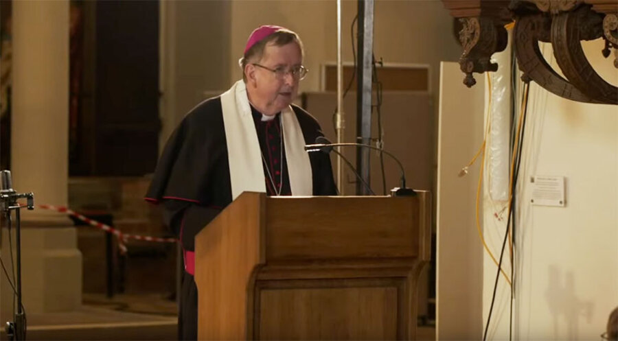 Der katholische Weihbischof von Hamburg, Horst Eberlein, erinnerte in seiner Predigt an die Zeit nach dem Zweiten Weltkrieg. Screenshot: Youtube/ Nordkirche