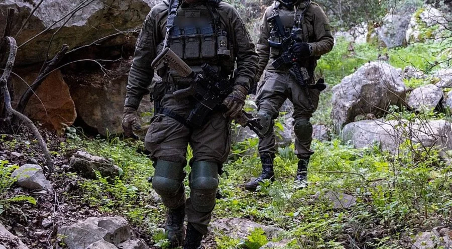 Ein israelischer Soldat hat im Südlibanon mit einem Hammer auf eine Jesus-Statue eingeschlagen. Symbolfoto: picture alliance / SIPA | IDF/GPO