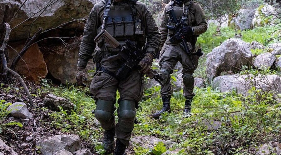 Ein israelischer Soldat hat im Südlibanon mit einem Hammer auf eine Jesus-Statue eingeschlagen. Symbolfoto: picture alliance / SIPA | IDF/GPO