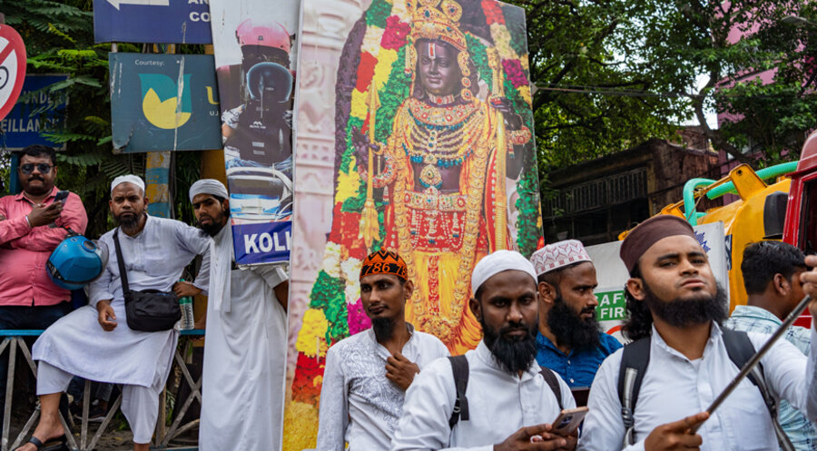 Hindu-Nationalisten protestieren auf einer Straße in Indien. Foto: picture alliance / ZUMAPRESS.com | Jit Chattopadhyay 