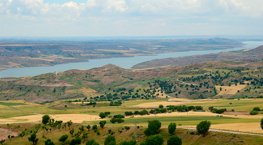 Blick auf den Euphrat vom Karakus-Grabhuegel in der türkischen Provinz Adiyaman, Anatolien. Foto: picture alliance/imageBROKER/J. Pfeiffer