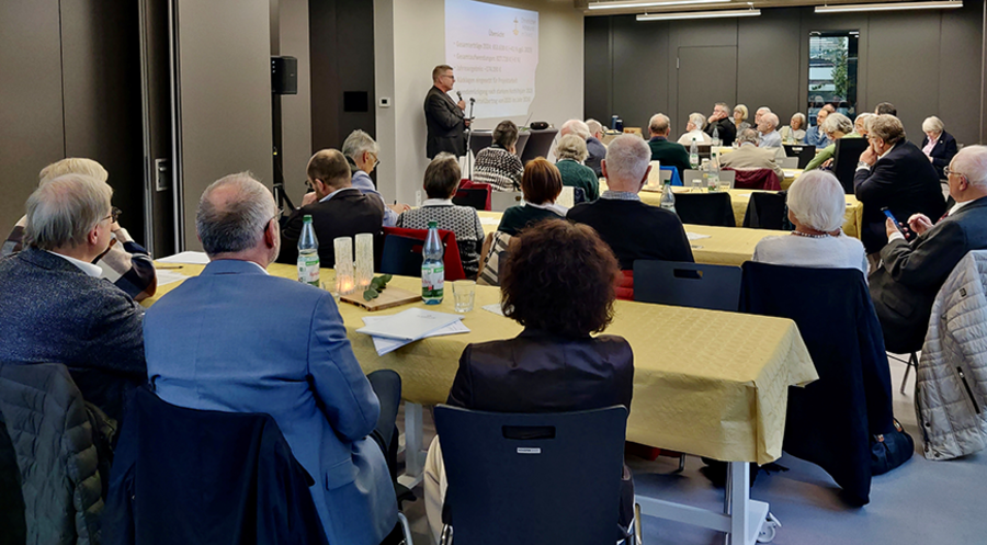 Auf der Mitgliederversammlung stellte sich Pastor Christof Lenzen als neuer Geschäftsführer vor. Foto: Christlicher Hilfsbund im Orient e.V.