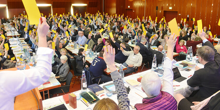 Mit großer Mehrheit stimmte die Synode der Rheinischen Kirche dafür, dass sich gleichgeschlechtliche Partner künftig trauen lassen können. Foto: Hans-Jürgen Vollrath