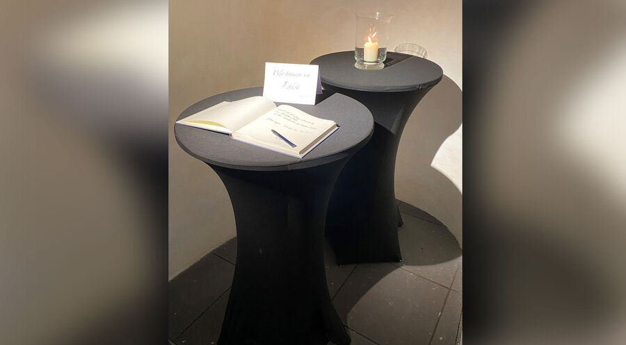 Ein Kondolenzbuch liegt in der evangelischen Kirche in Freudenberg aus. Foto: Kirchenkreis