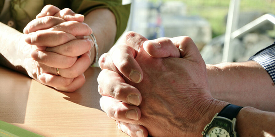 Gemeinsames Gebet kann in unsicheren Zeiten helfen. Symbolfoto: pixabay.com