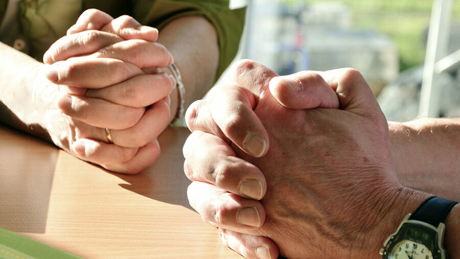 Jüngere Menschen wüssten das Gebet eines christlichen Freundes häufiger zu schätzen als ältere.