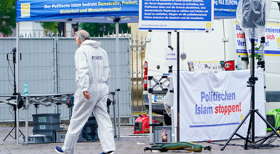 Schauplatz des Attentats: Stände der islamkritischen „Bürgerbewegung Pax Europa“ auf dem Mannheimer Marktplatz. Foto: picture alliance/dpa/Uwe Anspach