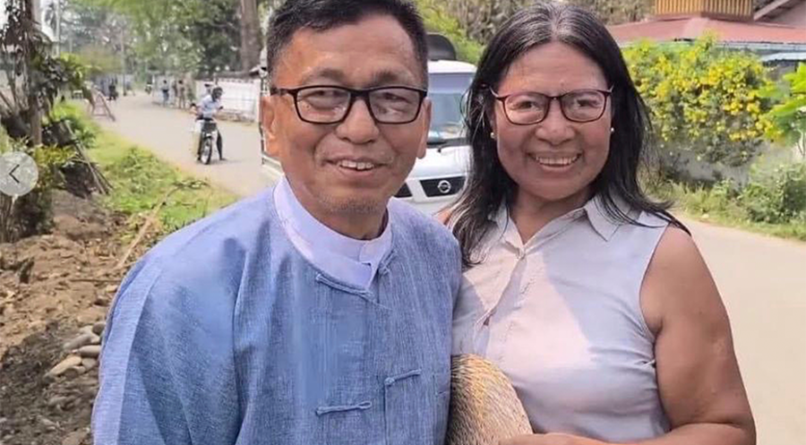 Erleichtert über die Freilassung: Baptistenpastor Hkalam Samson mit seiner Frau. Foto: picture alliance/ASSOCIATED PRESS