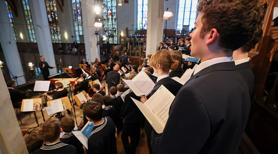 Knapp 100 Jungen im Alter von 9 bis 19 Jahren gehören zum Ensemble des Thomanerchors. Foto: picture alliance/dpa/Jan Woitas