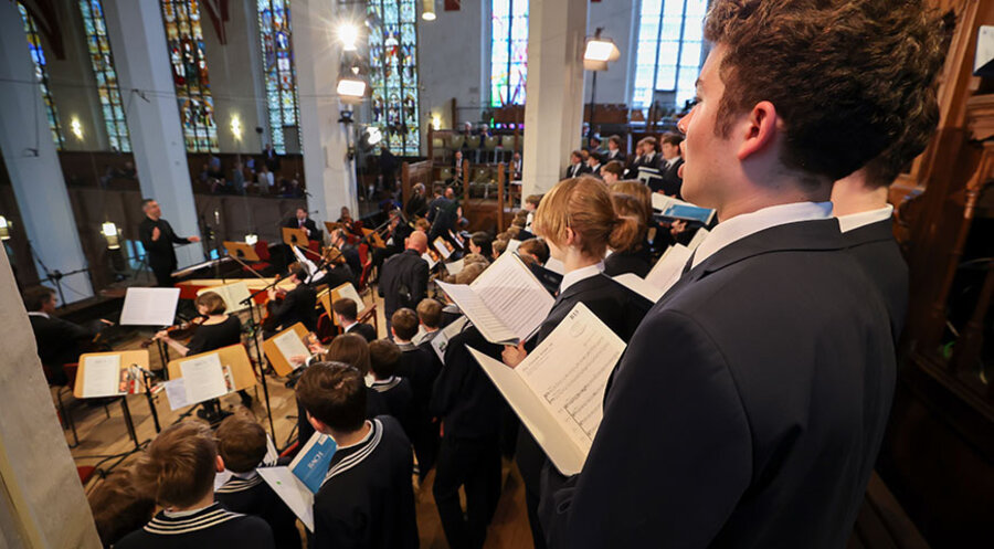 Knapp 100 Jungen im Alter von 9 bis 19 Jahren gehören zum Ensemble des Thomanerchors. Foto: picture alliance/dpa/Jan Woitas