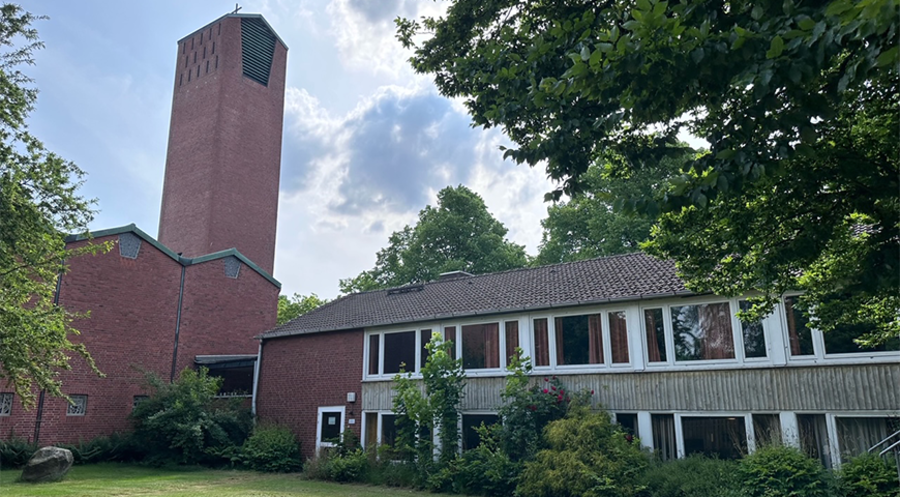 Bleibt vorerst gesperrt: Die evangelische Matthäuskirche in Bremerhaven-Geestemünde. Foto: Maximilian Bode