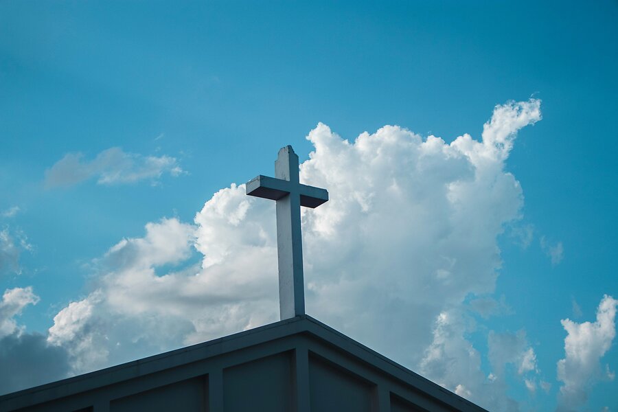 Seit über 40 Jahren bieten evangelische und katholische Gemeinden in Deutschland Geflüchteten Asyl. Symbolfoto: pexels.com 