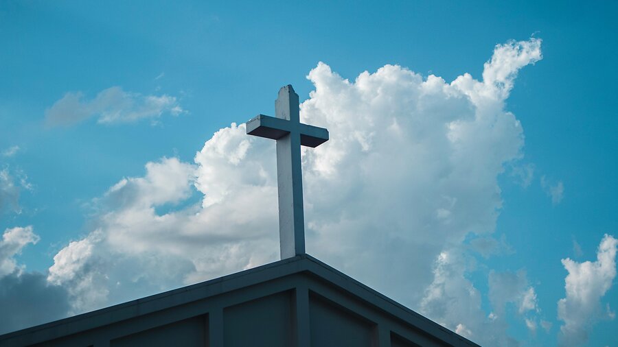 Der Markenkern der Kirche ist Jesus Christus, schreibt Pfarrer Christian Schwark. 