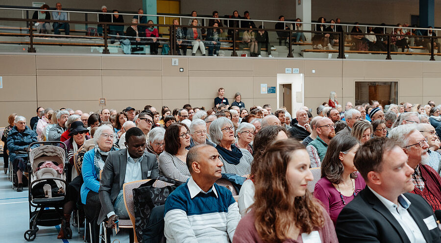 Zur diesjährigen Missionskonferenz der Kontaktmission in Wüstenrot kamen rund 500 Besucher. Foto: Kontaktmission