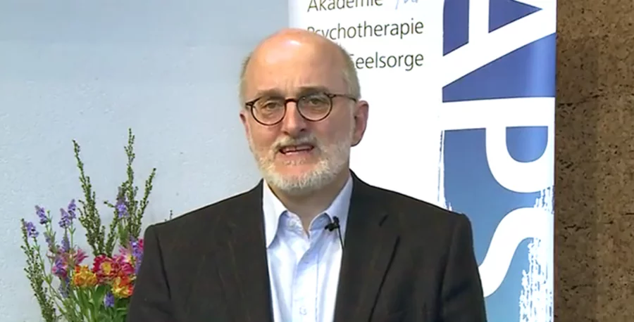 Der Ärztliche Direktor der christlichen Klinik Hohe Mark, Martin Grabe. Archivbild: Screenshot ideaHeute