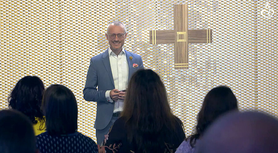 Der Gründer und Leiter des Gebetshauses Augsburg, Johannes Hartl, bei der Jubiläumsveranstaltung. Screenshot: YouTube/Gebetshaus