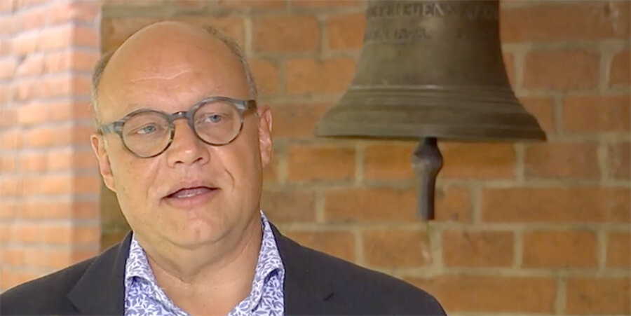 Der Pastor der evangelischen Friedenskirche in Bremen, Bernd Klingbeil-Jahr, in dem Beitrag der Sendung „buten un binnen“ des Senders Radio Bremen. Screenshot: „buten un binnen“