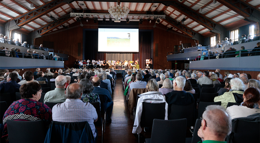 Die Teilnehmer des Christustages in Herrenberg fanden sich in der Stadthalle ein. Foto: Herbert Fillisch