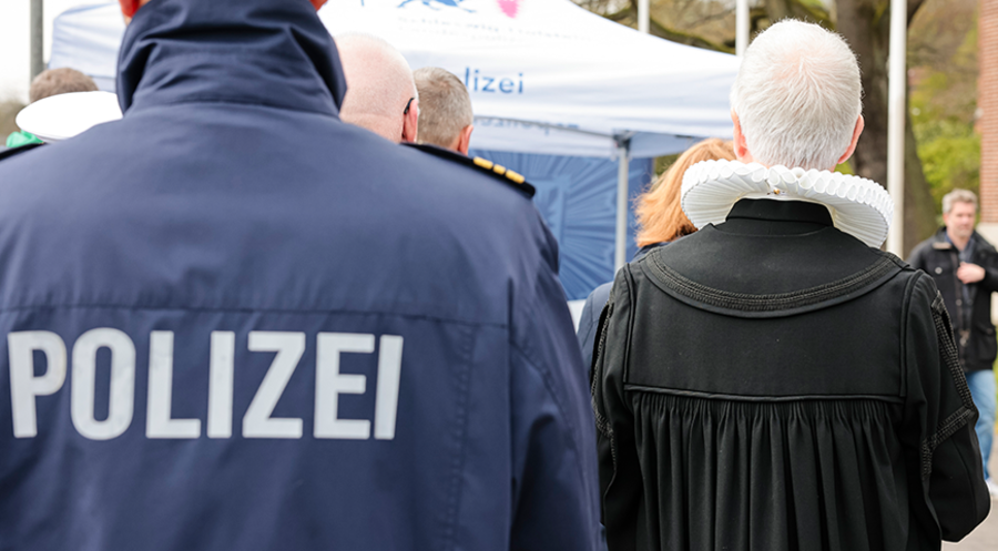 Polizeiseelsorger belasten nach belastenden Einsätzen, in Stresssituationen und Lebenskrisen. Foto: picture alliance/dpa/Frank Molter