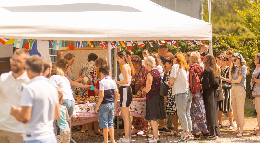 Beim „Fest der Kulturen“ feiert die Freikirche Köln Ostheim die nationale Vielfalt ihrer Mitglieder. Foto: EF Köln/Marcel Derksen