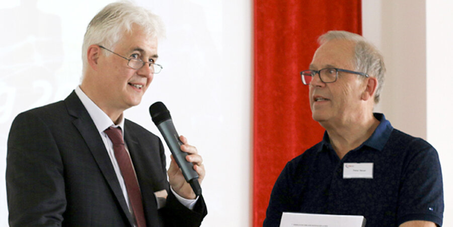v. l.: CiW-Generalsekretär Michael vom Ende interviewt Peter Neuer. Foto: Foto: CiW/Matthias Schmitt